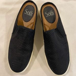 Softt Black Slip On Sneakers